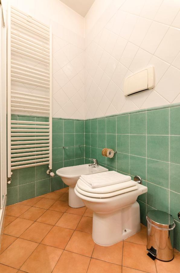 Flat 13: Elegante E Luminoso Con Terrazzo Privato Apartment Bologna Ngoại thất bức ảnh